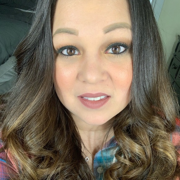 Meet your Posher, Cassandra - Picture 1 of 1